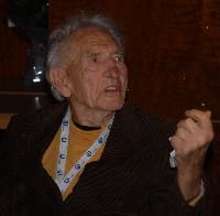 Det gnistrer fremdeles fra 103-åringen. Alle fotos: Kulturspeilet