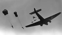 Tyske bombefly drysser bomber over det de antar er skjulestedet til konge og regjering. Dermed blir dette en effektiv anskueligjøring av tyskernes egentlige hensikter, noe som gjorde enhver tvil og diskusjon unødvendig