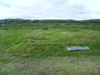 L'Anse aux Meadows i dag med rester av de gamle hustuftene