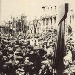 Ungsosialistens bilde fra en demonstrasjon på Stortorvet i 1969. Bildet er interessant av minst to grunner: Det innmanipulerte Mao-bildet og personen som er umiskjennelig lik Oddmund Søilen, den gang m-l'er men senere Arbeiderpartiets bastionpolitiker i Bergen