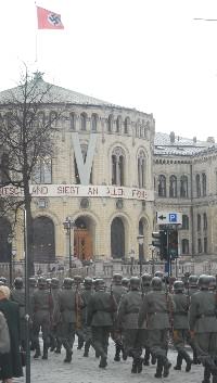 Tyske soldater på vei mot Stortinget, fra Max Manus-filmen