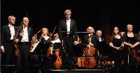 Oslo-filharmonien og sjefsdirigent Jukka-Pekka Saraste i Bjørvika