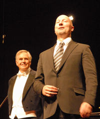 Svein Erik Sagbråten med Terje Stensvold bak seg