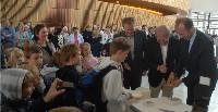 Trond Giske med med hjelperne operasjef Simensen og direktør Bauge