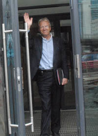 Bjørn Simensen ønsker velkommen til det nye operahuset september 2007, foto: Kulturspeilet