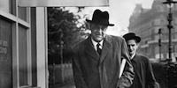 Et skritt bak Tage Erlander i 1960