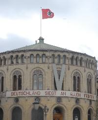 Stortinget dekorert med nazibanner, foto: Kulturspeilet