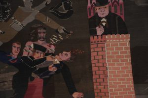 6. oktober 1942, et bildeteppe som viser redselsdagen i Trondheim der mange blehenrette av tyskerne, blant annet teatersjef Gleditsch- Over det hele svever Hitler med pistol som en demon omkranset av Quisling og Hamsun (utsnitt)