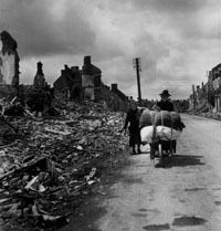 Frankrike 1944, et bilde som kunne vært tatt hvor som helst det er krig
