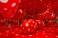 Yayoi Kusama: Dots Obsession (2004)