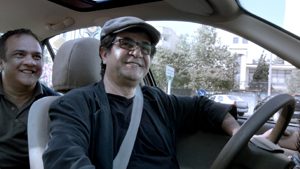 Hovedrolleinnehaver og filmregissør Jafar Panahi i filmen Taxi Teheran (2015). Film fra Sør