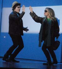 Prøve på Peer Gynt, her scenen med Dovregubbens datter (Henriette Steenstrup) og Peer (Kim Haugen)