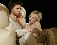 Nicolai Cleve Broch som Frank og Ingrid Bols¿ Berdal som Frid i Frank av Maria Tryti Venner¿d. Urpremiere p Pr¿vesalen, Det Norske Teatret 7. april 2005 Regi Kjersti Haugen Scenografi Brd Lie Thorbj¿rnsen Kostyme Ane Aasheim Lysdesign Ingrid T¿nder Foto: Espen Tollefsen