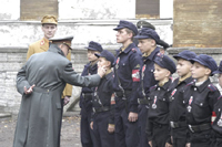 Boka starter i Hitlers bunkers i Berlin, fra filmen Der Untergang (2005)
