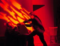 Sverre Bentzen som Faren og Svein Tindberg som Francis i Sjeler i natta av David Farr. Regi Otto Homlung Dekor og kostyme Helge Hoff Monsen Skandinaviapremire p Pr¿vesalen, Det Norske Teatret, 13. november 2003.   Foto Leif Gabrielsen