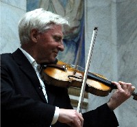 Arve Tellefsen spiller i den nye Aula'en, fotos: Kulturspeilet