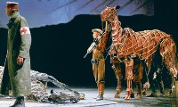 Fra oppsetningen av War Horse ved Royal National Theatre i London