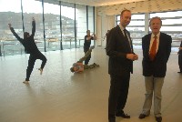 Giske midt i kulturen, her balletten, sammen med tidligere operasjef Bjørn Simensen