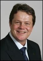 Ulf Erik Knudsen: Dansebandspolitiker fra Drammen med tøflene i behold