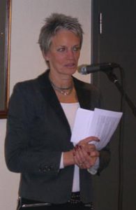 Bente Erichsen legger fram vårens repertoir, foto: Anne-Lise Heitmann