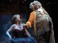 Fra årets oppsetning av Falstaff ved Den Norske Opera. Her er tittelpersonen utstyrt med pute! Foto: Erik Berg