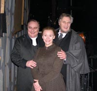 Backstage: Arild Helleland som pastoren Horace Adams, Solveig Kringlebotn som Ellen Orford og Terje Stensvold som kaptein Balstrode er storfornøyde etter strålende applaus og fulle hus med "Peter Grimes" i Brüssel-operaen om dagen. Alle fotos: Anne-Lise Heitmann