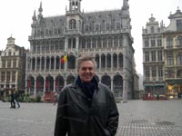 Terje Stensvold er i vinden; her på Grand Place i Brüssel