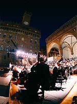 Utekonsert fra fjorårets festival på Piazza della Signori